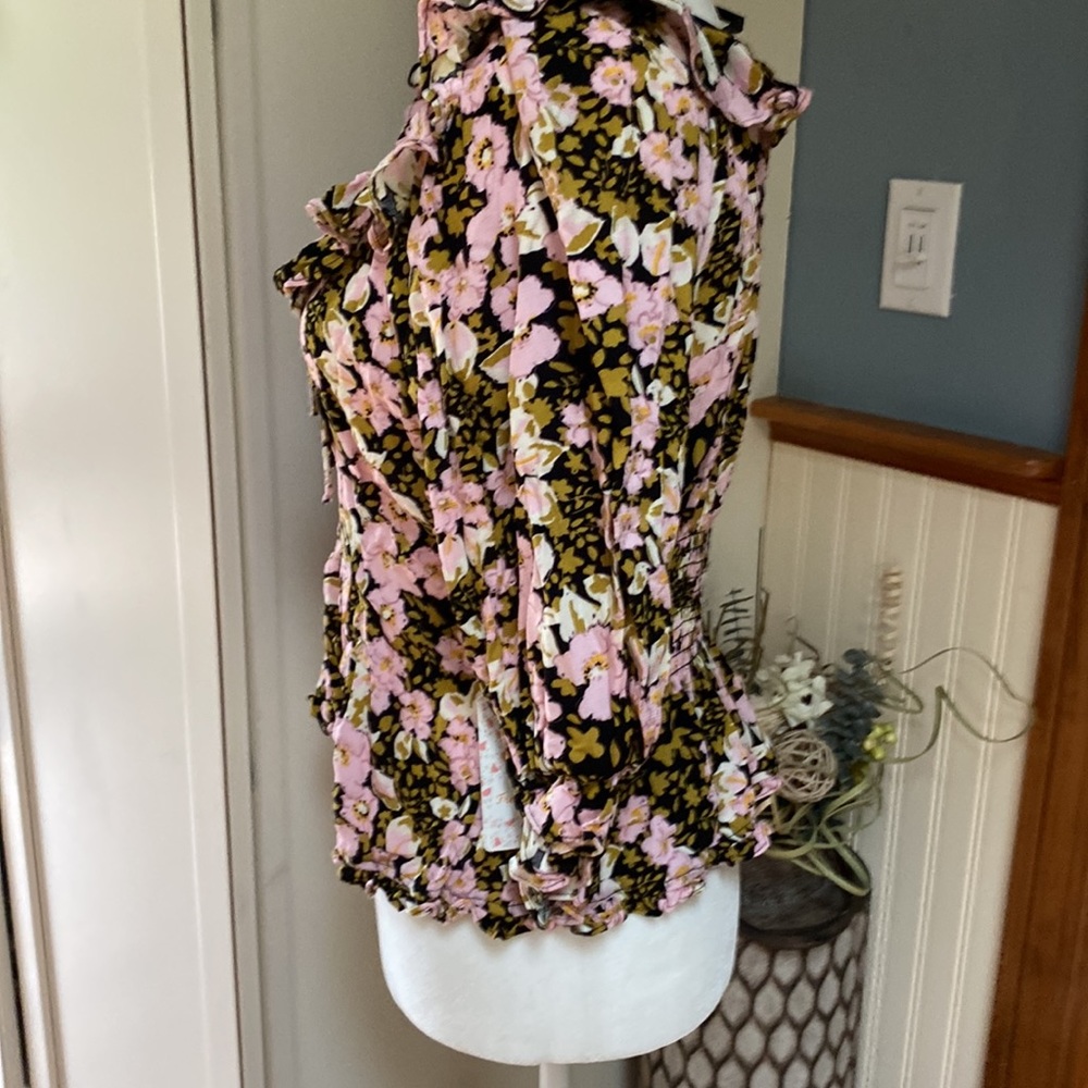Free People black floral blouse. NWT - Picture 3 of 4